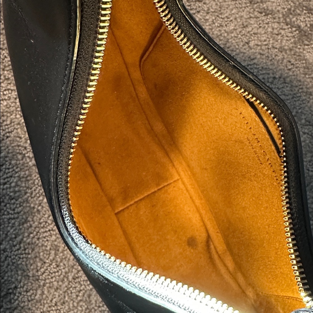 Stella McCartney Sleek Black Hobo Bag - Picture 4 of 6